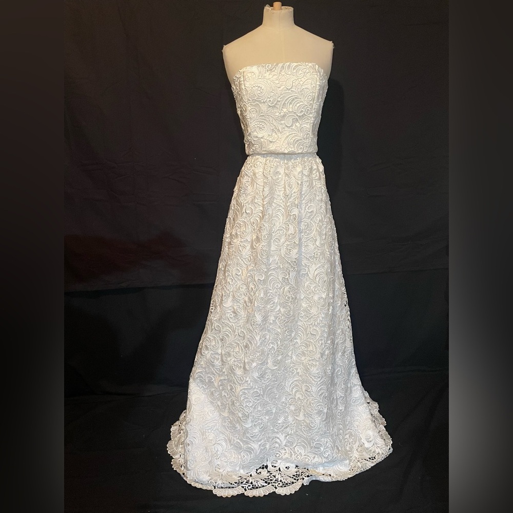 Designer Elegant Ivory Guipure Lace Wedding Dress with Cape 12 Pas de Deux NWT